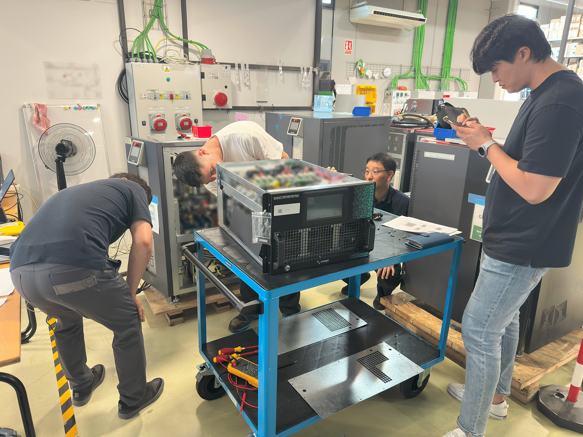 Detailed explanation of Cinergia’s SiC-based equipment provided to KMi team during training.